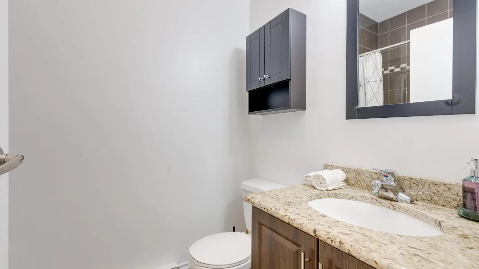M11 - Stylish & Cozy 2Bdr In Plateau Montreal 아파트